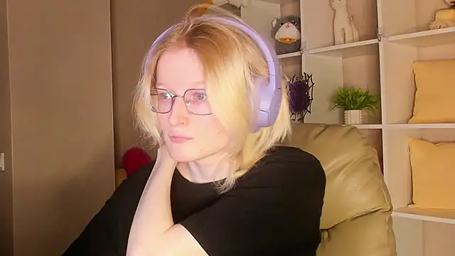 Snapshot of ElizabethHarpper chatting on 11-03-25, 01:08 ElizabethHarpper online show from 11-03-25, 01:08