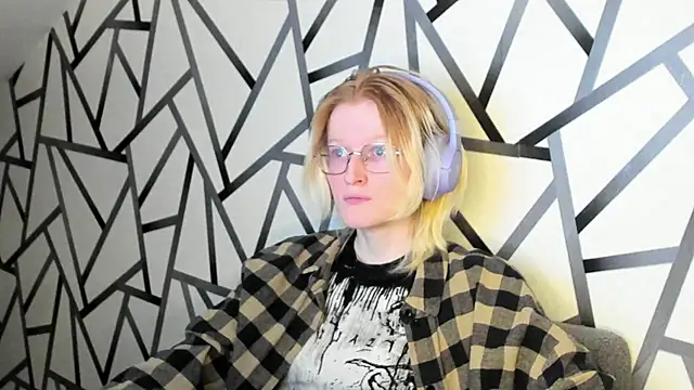 Snapshot of ElizabethHarpper chatting on 11-07-25, 01:27 ElizabethHarpper online show from 11-07-25, 01:27