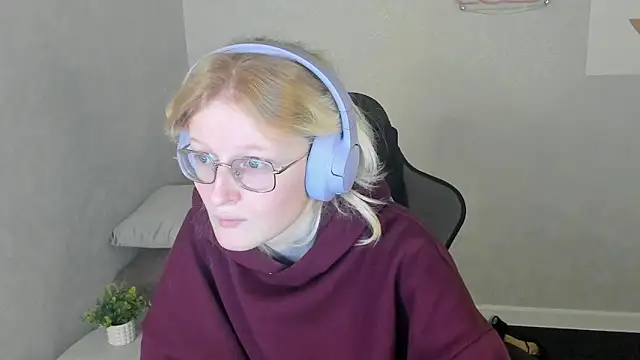 Snapshot of ElizabethHarpper chatting on 11-14-25, 01:04 ElizabethHarpper online show from 11-14-25, 01:04