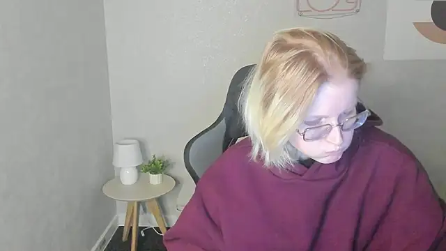 Snapshot of ElizabethHarpper chatting on 11-18-25, 01:11 ElizabethHarpper online show from 11-18-25, 01:11