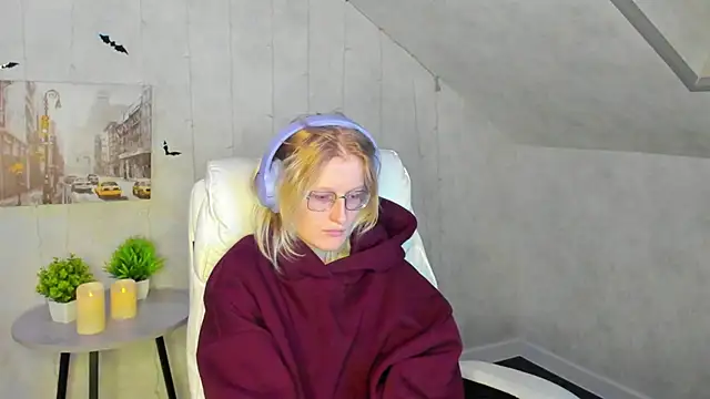 Snapshot of ElizabethHarpper chatting on 11-19-25, 01:27 ElizabethHarpper online show from 11-19-25, 01:27