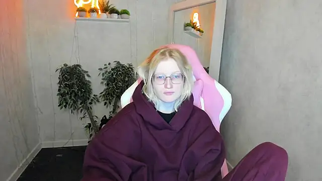 Snapshot of ElizabethHarpper chatting on 11-20-25, 01:39 ElizabethHarpper online show from 11-20-25, 01:39