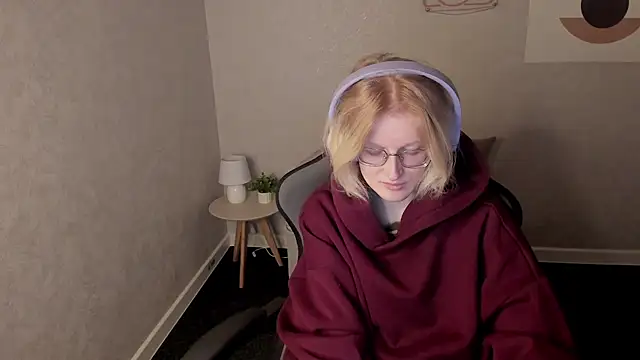 Snapshot of ElizabethHarpper chatting on 11-22-25, 01:15 ElizabethHarpper online show from 11-22-25, 01:15