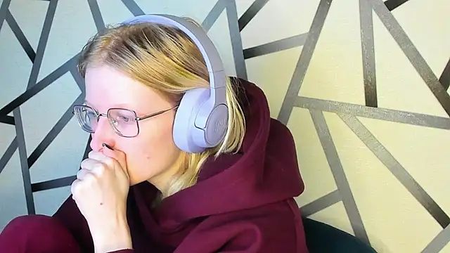 Snapshot of ElizabethHarpper chatting on 11-26-25, 01:06 ElizabethHarpper online show from 11-26-25, 01:06