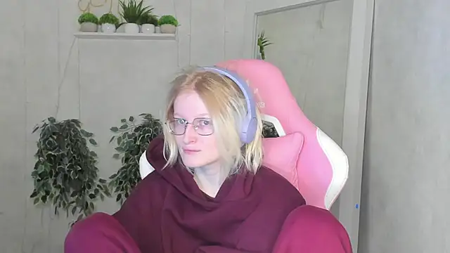 Snapshot of ElizabethHarpper chatting on 11-28-25, 01:08 ElizabethHarpper online show from 11-28-25, 01:08