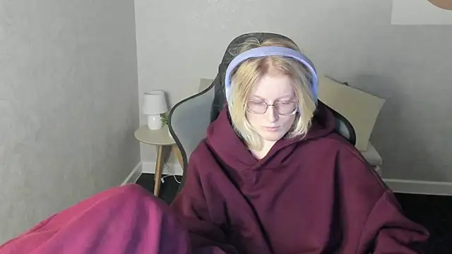 Snapshot of ElizabethHarpper chatting on 12-02-25, 01:00 ElizabethHarpper online show from 12-02-25, 01:00