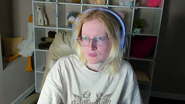 Snapshot of ElizabethHarpper chatting on 12-15-25, 12:59 ElizabethHarpper online show from 12-15-25, 12:59