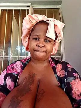 Snapshot of SexyLadyBoosxx chatting on 10-17-25, 01:03 SexyLadyBoosxx online show from 10-17-25, 01:03