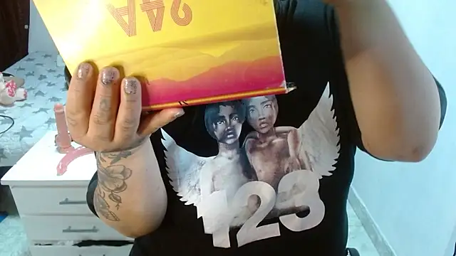 Snapshot of brittanysexhot chatting on 11-25-25, 03:23 brittanysexhot online show from 11-25-25, 03:23