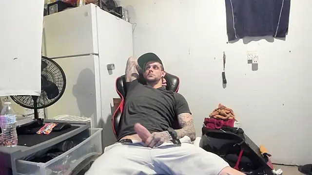 Snapshot of JamesMichael88 chatting on 03-15-25, 02:35 JamesMichael88 online show from 03-15-25, 02:35