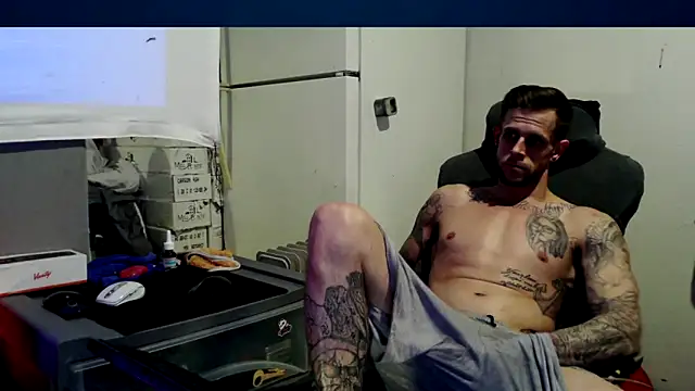 Snapshot of JamesMichael88 chatting on 03-20-25, 10:40 JamesMichael88 online show from 03-20-25, 10:40