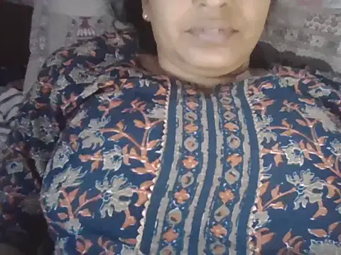 Snapshot of Hot-shanvi chatting on 04-28-26, 01:59 Hot-shanvi online show from 04-28-26, 01:59