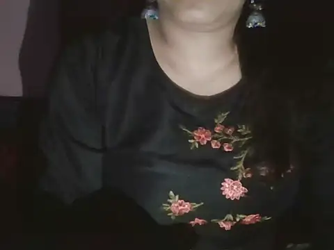 Snapshot of Hot-shanvi chatting on 05-21-26, 05:09 Hot-shanvi online show from 05-21-26, 05:09