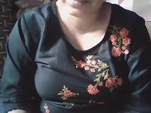 Snapshot of Hot-shanvi chatting on 06-02-26, 11:45 Hot-shanvi online show from 06-02-26, 11:45
