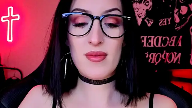 Snapshot of Miss_Alice__ chatting on 05-19-26, 01:11 Miss Alice online show from 05-19-26, 01:11
