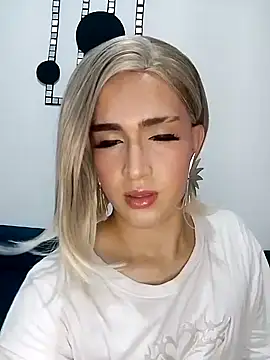 Snapshot of Lian_Noath chatting on 02-03-25, 01:41 Lian Noath online show from 02-03-25, 01:41