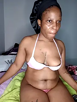 Snapshot of Thando04 chatting on 02-03-25, 10:43 Thando04 online show from 02-03-25, 10:43