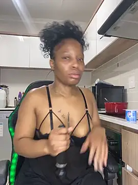 Snapshot of Thando04 chatting on 09-11-25, 04:40 Thando04 online show from 09-11-25, 04:40