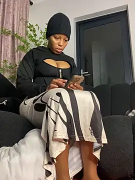 Snapshot of Thando04 chatting on 12-21-25, 07:43 Thando04 online show from 12-21-25, 07:43