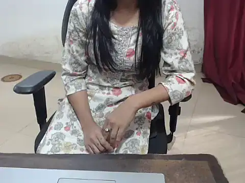 Snapshot of Honey_Bee25 chatting on 12-16-25, 06:29 Honey Bee25 online show from 12-16-25, 06:29