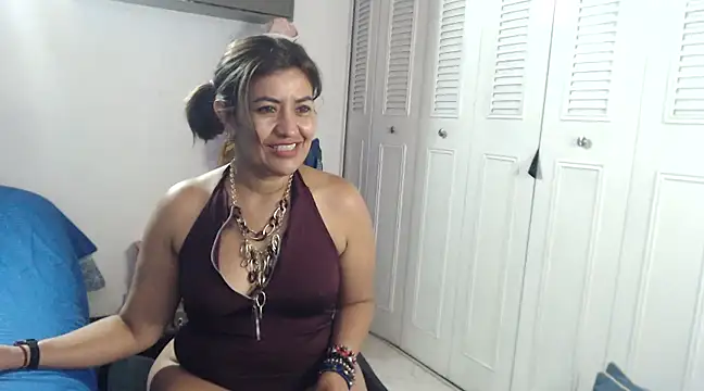 Snapshot of CamilaLix chatting on 01-12-25, 12:18 CamilaLix online show from 01-12-25, 12:18