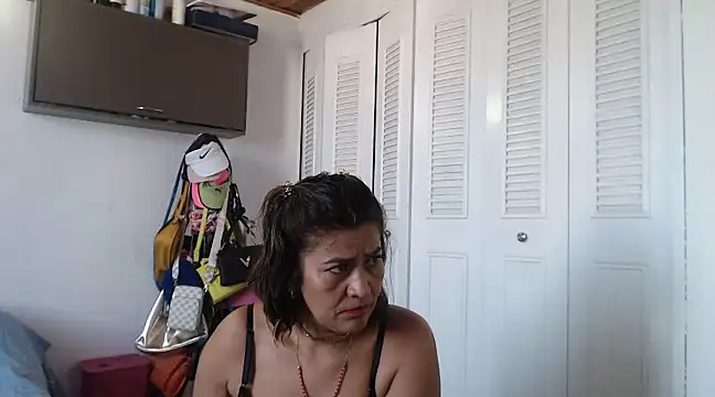 Snapshot of CamilaLix chatting on 01-16-25, 03:24 CamilaLix online show from 01-16-25, 03:24