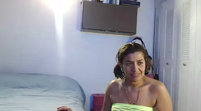 Snapshot of CamilaLix chatting on 01-19-25, 04:01 CamilaLix online show from 01-19-25, 04:01