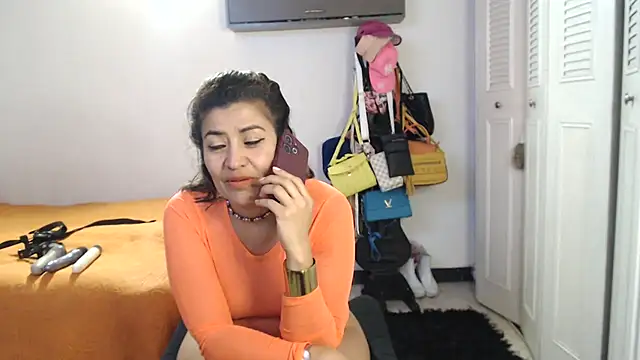 Snapshot of CamilaLix chatting on 02-21-25, 12:27 CamilaLix online show from 02-21-25, 12:27