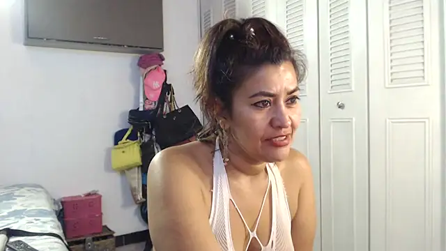 Snapshot of CamilaLix chatting on 02-28-25, 03:26 CamilaLix online show from 02-28-25, 03:26