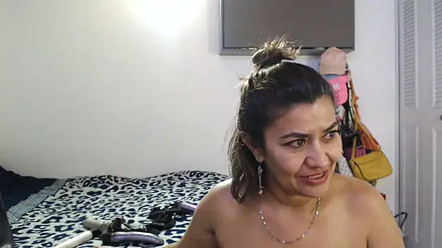 Snapshot of CamilaLix chatting on 03-03-25, 02:04 CamilaLix online show from 03-03-25, 02:04