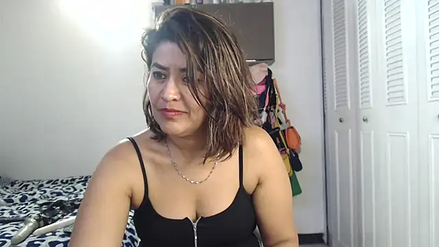 Snapshot of CamilaLix chatting on 03-04-25, 02:06 CamilaLix online show from 03-04-25, 02:06