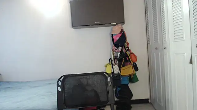 Snapshot of CamilaLix chatting on 03-06-25, 10:36 CamilaLix online show from 03-06-25, 10:36