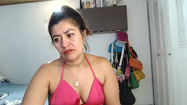 Snapshot of CamilaLix chatting on 03-10-25, 01:45 CamilaLix online show from 03-10-25, 01:45