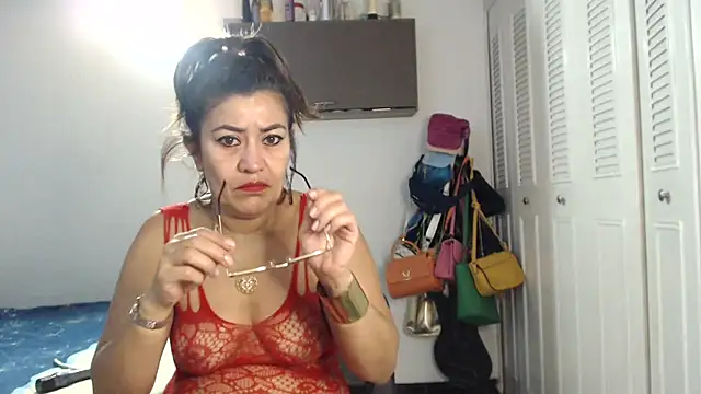 Snapshot of CamilaLix chatting on 03-11-25, 11:01 CamilaLix online show from 03-11-25, 11:01