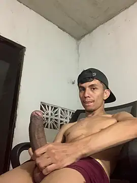 Snapshot of gabrielzinnnn085 chatting on 08-03-26, 10:35 gabrielzinnnn085 online show from 08-03-26, 10:35