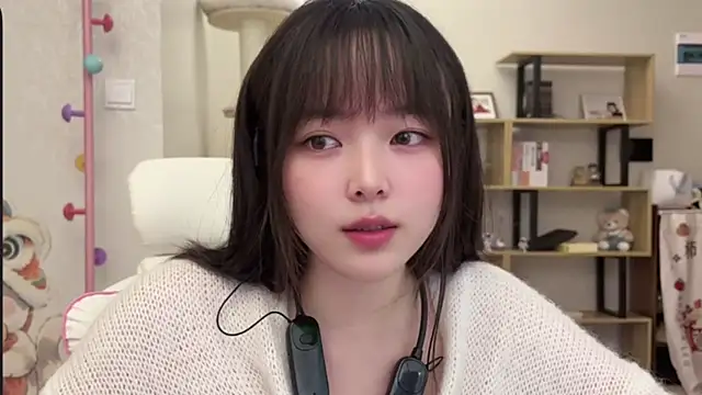 Chenjing0 online show from 11-19-25, 03:23