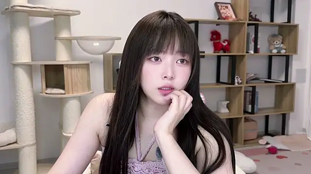 Chenjing0 online show from 05-18-26, 12:33