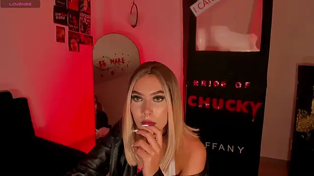 Snapshot of NiaSalvatore chatting on 10-24-25, 10:17 NiaSalvatore online show from 10-24-25, 10:17