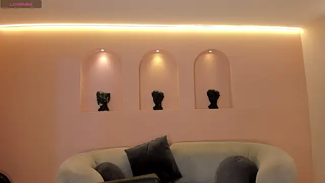 Snapshot of NiaSalvatore chatting on 10-30-25, 06:30 NiaSalvatore online show from 10-30-25, 06:30