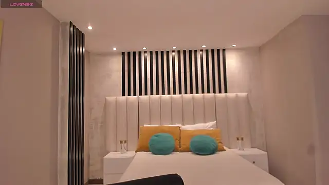 Snapshot of NiaSalvatore chatting on 12-01-25, 06:46 NiaSalvatore online show from 12-01-25, 06:46