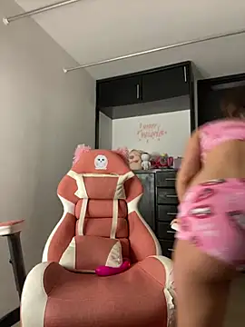 Snapshot of Amys chatting on 01-09-25, 05:23 Amys online show from 01-09-25, 05:23