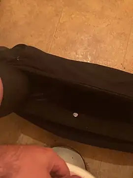 Snapshot of balint35 chatting on 09-25-25, 01:04 balint35 online show from 09-25-25, 01:04