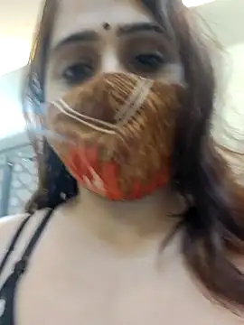 Snapshot of shreya1765 chatting on 12-16-25, 03:44 shreya1765 online show from 12-16-25, 03:44