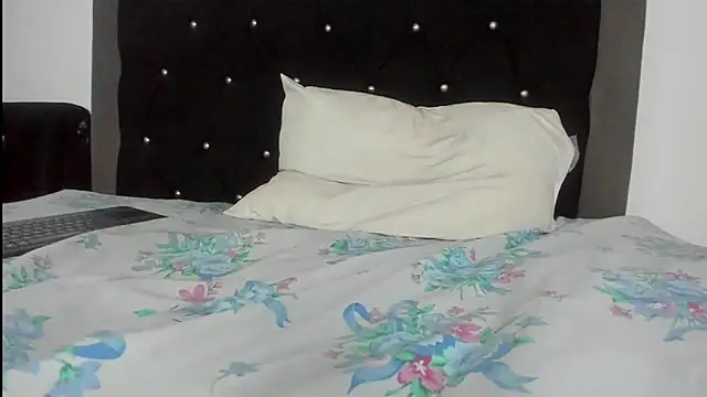 Snapshot of violetadumsper chatting on 03-12-25, 09:44 violetadumsper online show from 03-12-25, 09:44