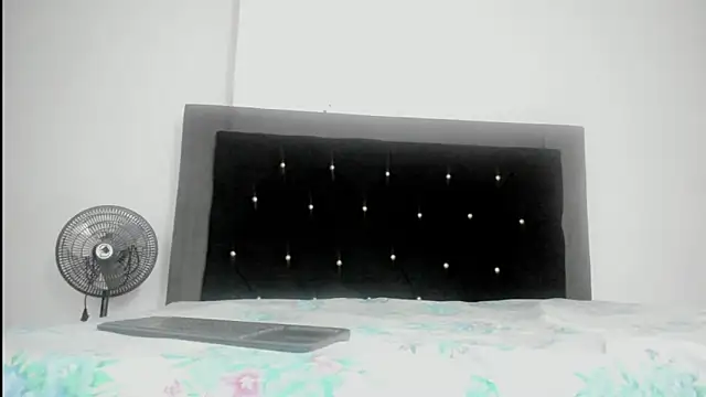 Snapshot of violetadumsper chatting on 03-17-25, 03:03 violetadumsper online show from 03-17-25, 03:03