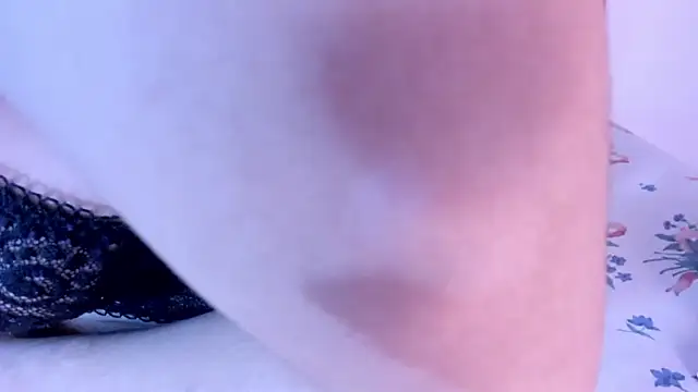 Snapshot of violetadumsper chatting on 10-05-25, 03:27 violetadumsper online show from 10-05-25, 03:27