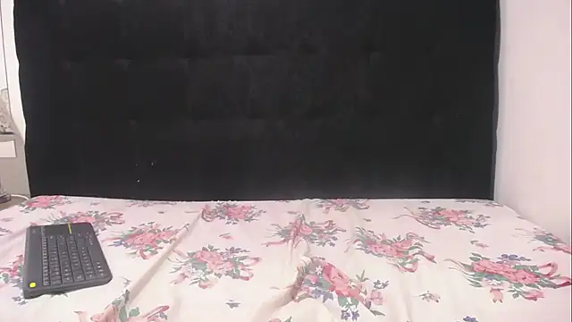 Snapshot of violetadumsper chatting on 11-16-25, 11:05 violetadumsper online show from 11-16-25, 11:05