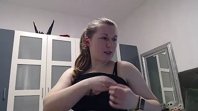 Snapshot of SexyJoanne chatting on 03-15-25, 09:16 SexyJoanne online show from 03-15-25, 09:16