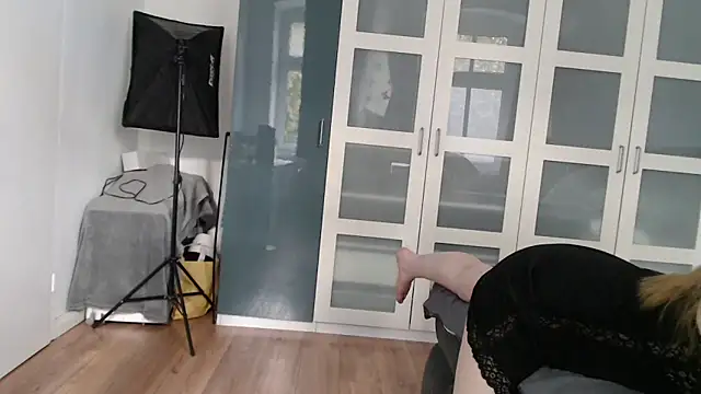 Snapshot of SexyJoanne chatting on 09-29-25, 02:11 SexyJoanne online show from 09-29-25, 02:11