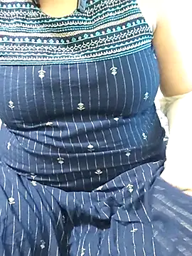 Snapshot of mallupriyapriya chatting on 07-07-26, 05:43 mallupriyapriya online show from 07-07-26, 05:43